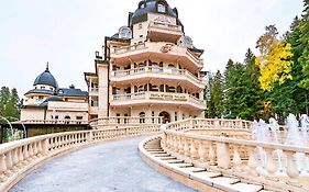 Феста Уинтър Палас Хотел